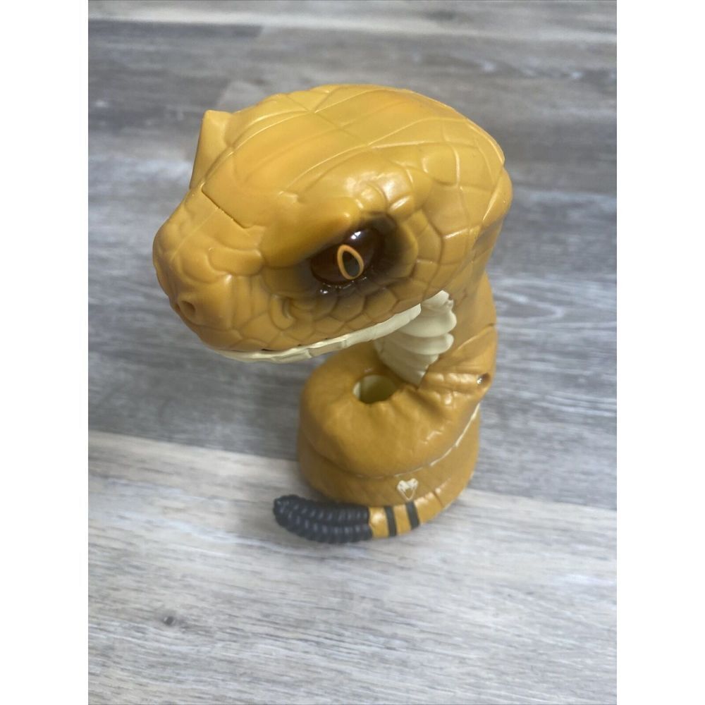 Fingerlings WowWee Untamed TOXIN King Cobra Snake Interactive Toy